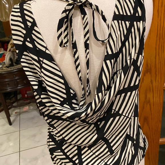 Black and white Agaci blouse with a beautiful ba k and beautiful front as well - Picture 6 of 6